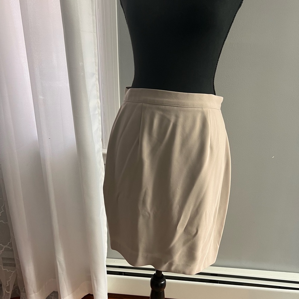 Beige lined pencil skirt with lining